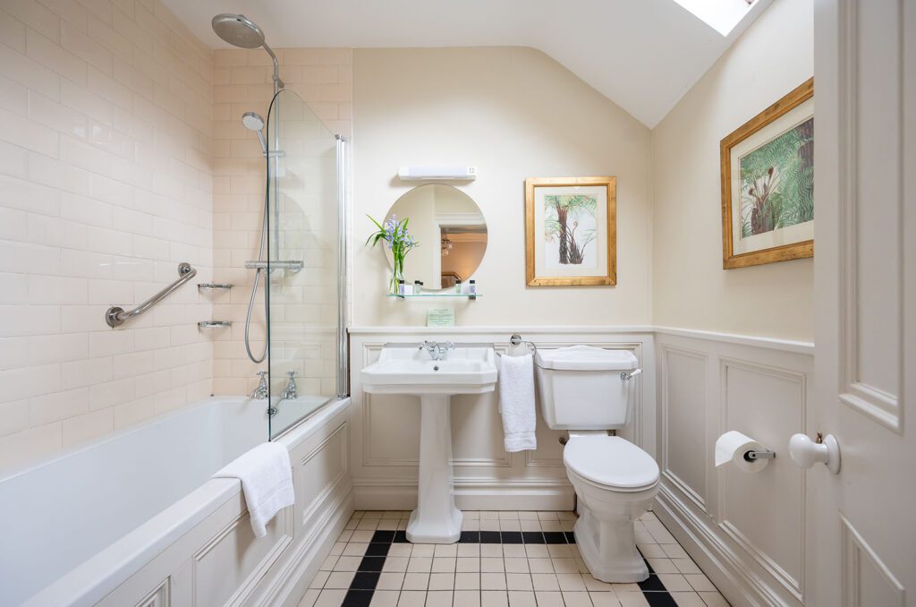 The Vogel Room 0005 Kells Bay Room B Private Bathroom 544